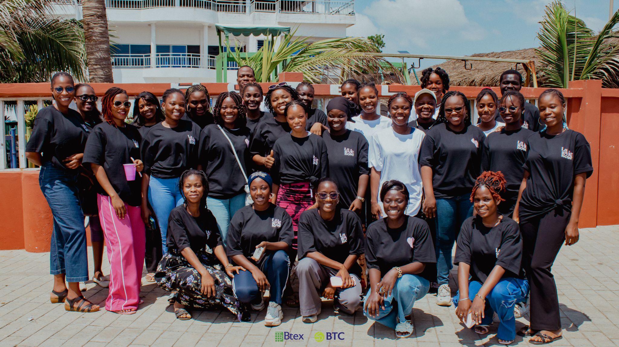 BTC employees participating in breast cancer awareness activities and solidarity events promoting health and prevention.